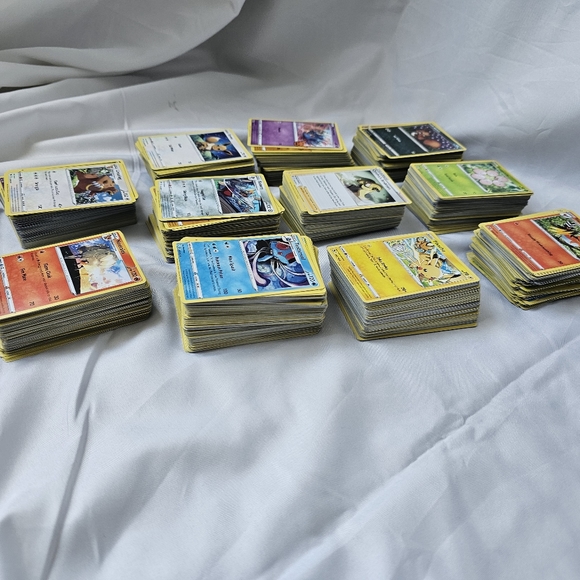 Lot of 85 Pokémon Cards Including Holo, Rare, Trainer, Energy Cards - Picture 4 of 10